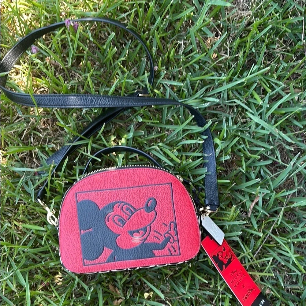 Limited Edición Disney Coach Crossbody Bag in Red and Black with Stylish Design